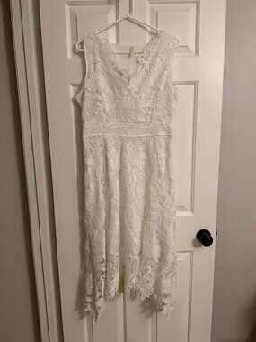 Kimilily White Sleeveless Lace Dress — Size L
